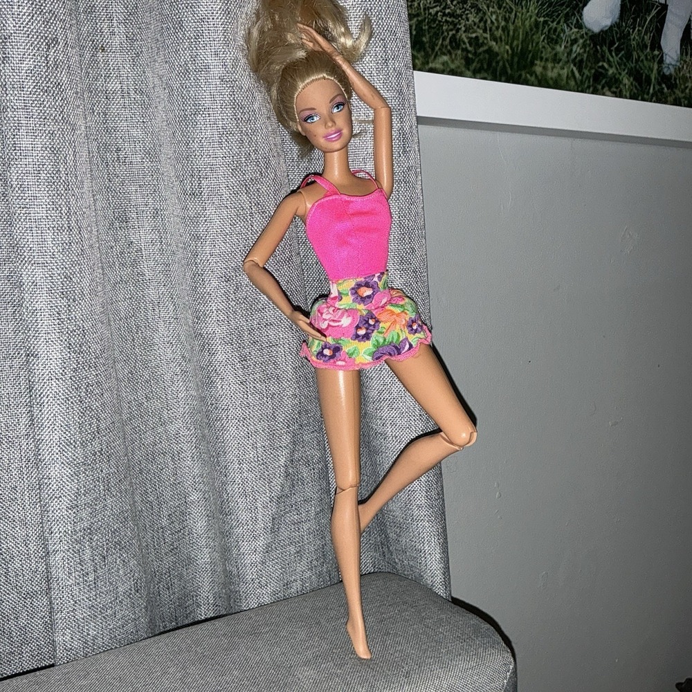 Barbie Doll articulated Blonde Floral‎ Skirt Pink Shirt Outfit